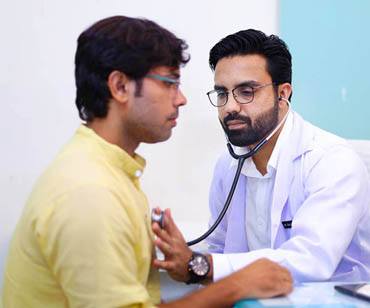 Dr. Saleem Ur Rehman Checkup to patient